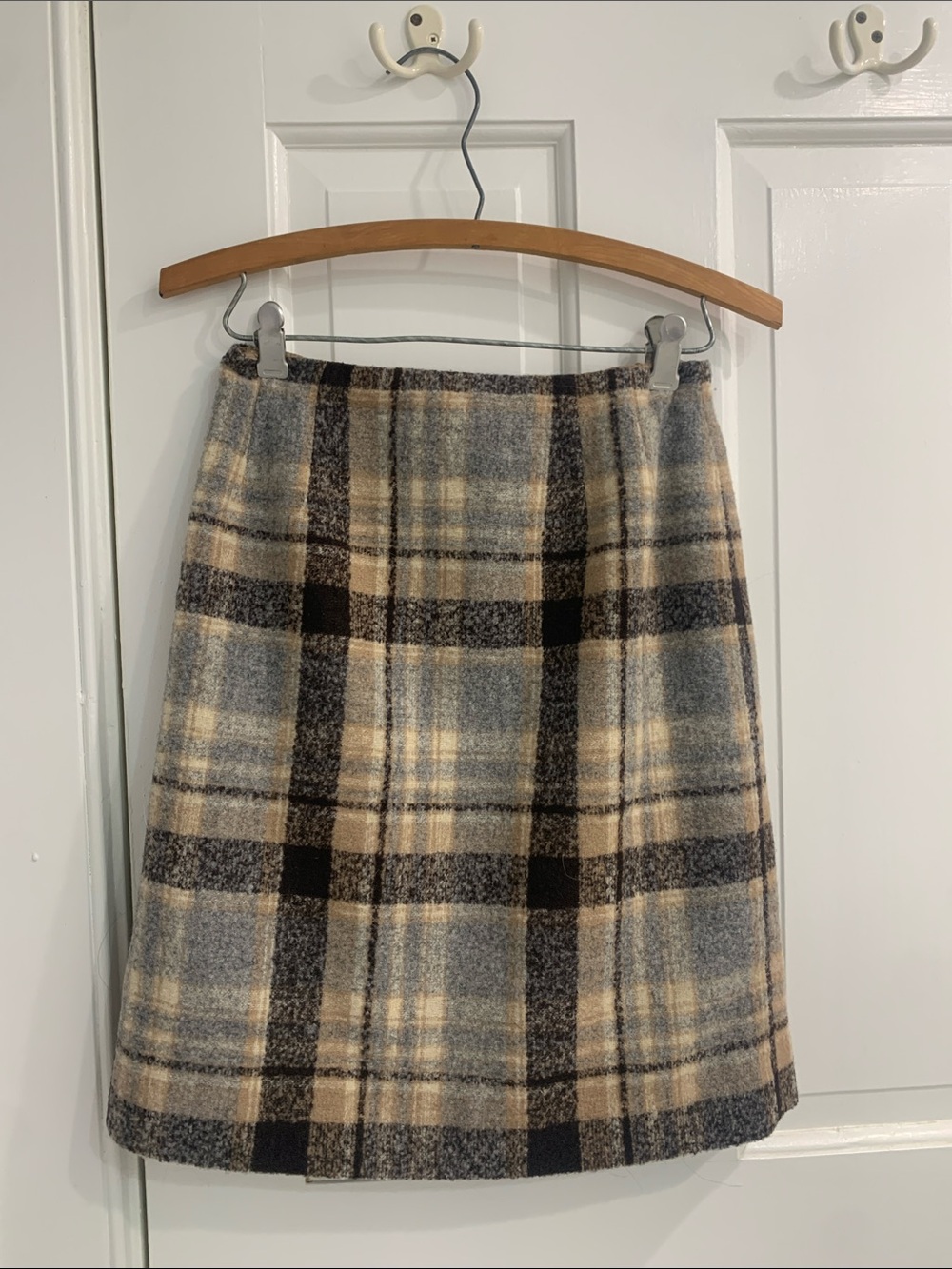 Talbots Plaid Pencil Skirt in Beige, Gray and Black